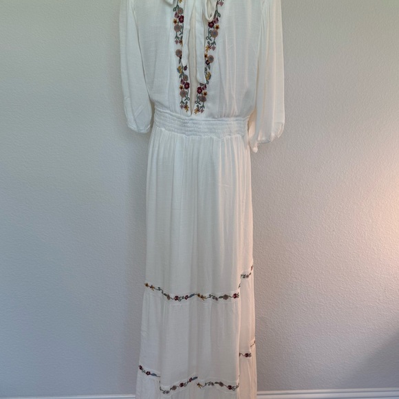 Baltic Born White Santa Fe Embroidered V Neck Tiered Maxi Dress Size 3X - Picture 6 of 7